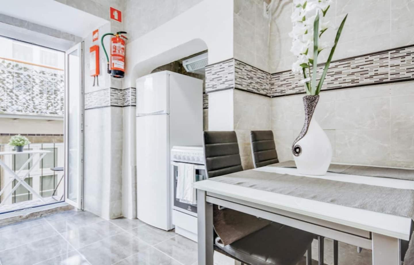 3 Bedroom Apartment In Baixa With River View Lisboa Exteriör bild