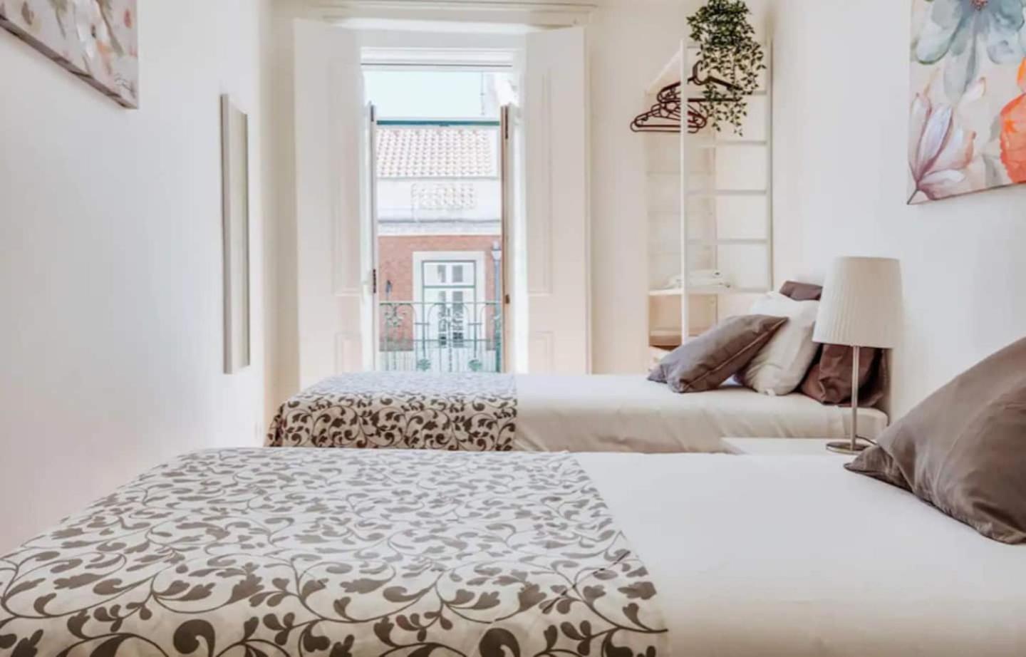 3 Bedroom Apartment In Baixa With River View Lisboa Exteriör bild