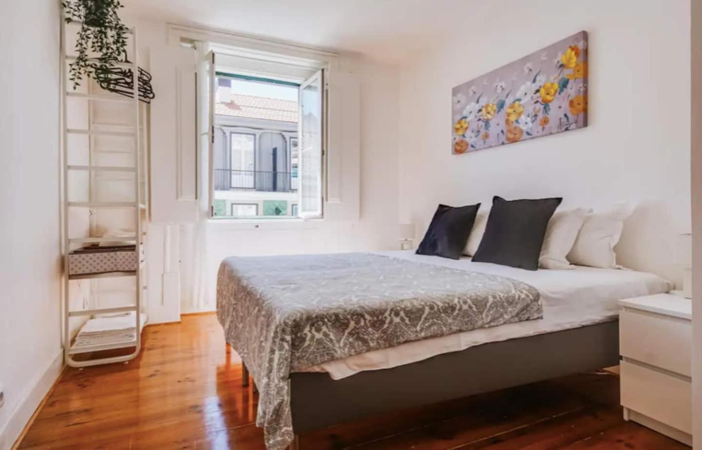 3 Bedroom Apartment In Baixa With River View Lisboa Exteriör bild